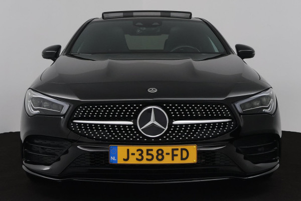 Mercedes-Benz CLA-Klasse 200 Business Solution AMG (PANORAMADAK, SFEERVERLICHTING, STOELVERWARMING, CAMERA, PARKEERSENSOREN)