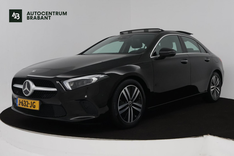 Mercedes-Benz A-Klasse 180 Business Solution Luxury (PANORAMADAK, SFEERVERLICHTING, STOELVERWARMING, ELEKTR STOELEN, CAMERA)