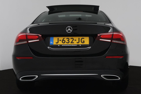 Mercedes-Benz A-Klasse 180 Business Solution Luxury (PANORAMADAK, SFEERVERLICHTING, STOELVERWARMING, ELEKTR STOELEN, CAMERA)