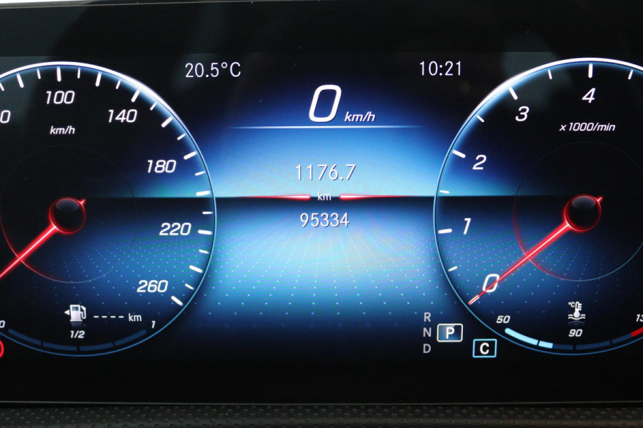 Mercedes-Benz A-Klasse 180 Business Solution Luxury (PANORAMADAK, SFEERVERLICHTING, STOELVERWARMING, ELEKTR STOELEN, CAMERA)