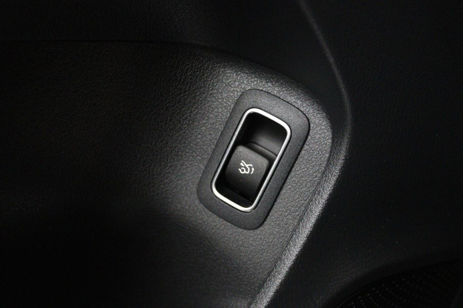Mercedes-Benz A-Klasse 180 Business Solution Luxury (PANORAMADAK, SFEERVERLICHTING, STOELVERWARMING, ELEKTR STOELEN, CAMERA)