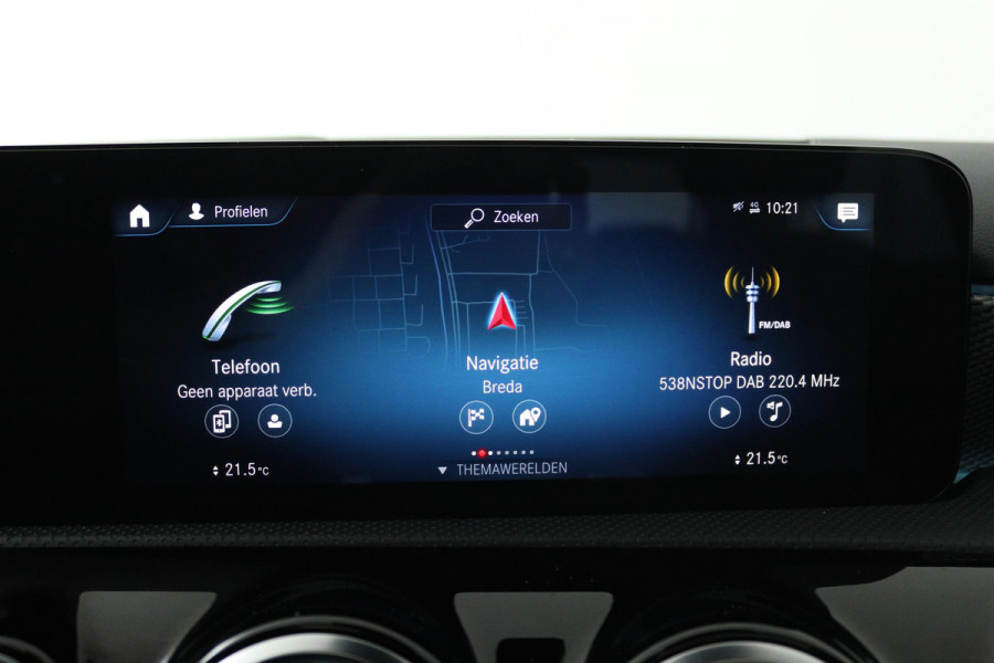 Mercedes-Benz A-Klasse 180 Business Solution Luxury (PANORAMADAK, SFEERVERLICHTING, STOELVERWARMING, ELEKTR STOELEN, CAMERA)