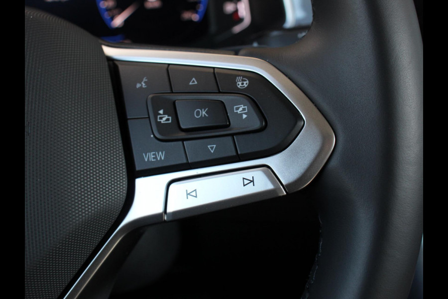 Volkswagen T-Roc 1.5 TSI Style Climate control Adaptive cruise control Navigatie Lichtmetalen Velgen Airco Parkeer sensoren Achteruitrijcamera Apple Carplay/ Android Auto