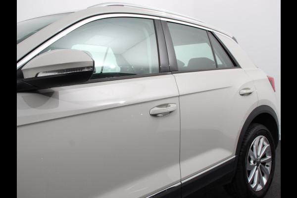 Volkswagen T-Roc 1.5 TSI Style Climate control Adaptive cruise control Navigatie Lichtmetalen Velgen Airco Parkeer sensoren Achteruitrijcamera Apple Carplay/ Android Auto