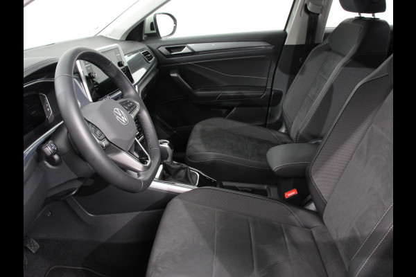 Volkswagen T-Roc 1.5 TSI Style Climate control Adaptive cruise control Navigatie Lichtmetalen Velgen Airco Parkeer sensoren Achteruitrijcamera Apple Carplay/ Android Auto