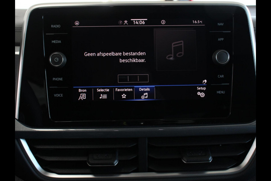 Volkswagen T-Roc 1.5 TSI Style Climate control Adaptive cruise control Navigatie Lichtmetalen Velgen Airco Parkeer sensoren Achteruitrijcamera Apple Carplay/ Android Auto