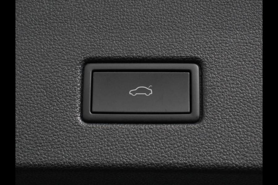 Volkswagen T-Roc 1.5 TSI Style Climate control Adaptive cruise control Navigatie Lichtmetalen Velgen Airco Parkeer sensoren Achteruitrijcamera Apple Carplay/ Android Auto