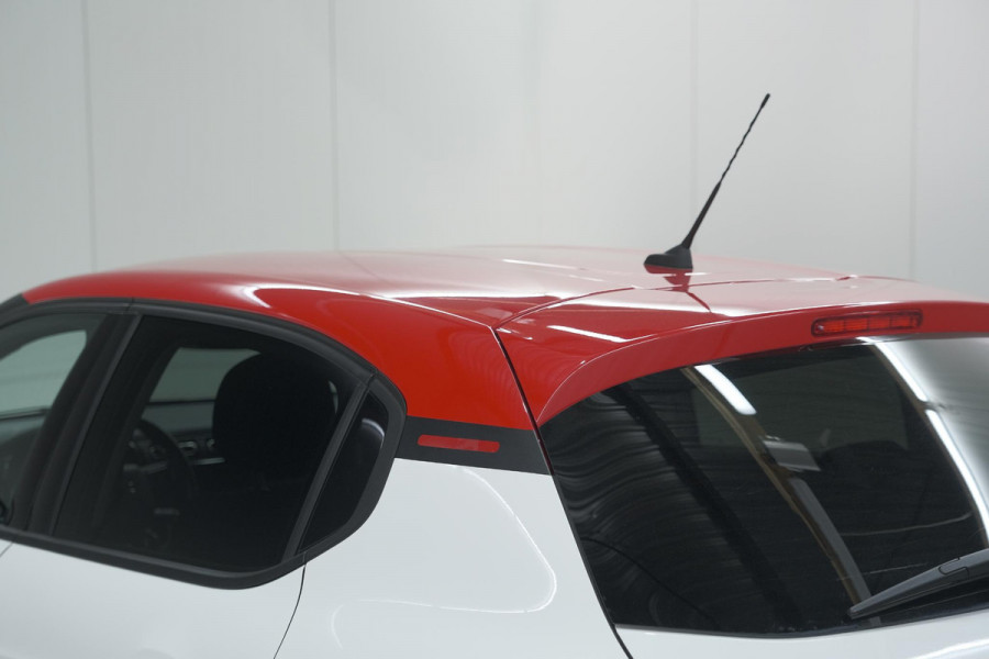 Citroën C3 PureTech 82 Feel Edition | Parkeersensoren | Apple Carplay | Stoelverwarming | 16 Inch Lichtmetalen Velgen