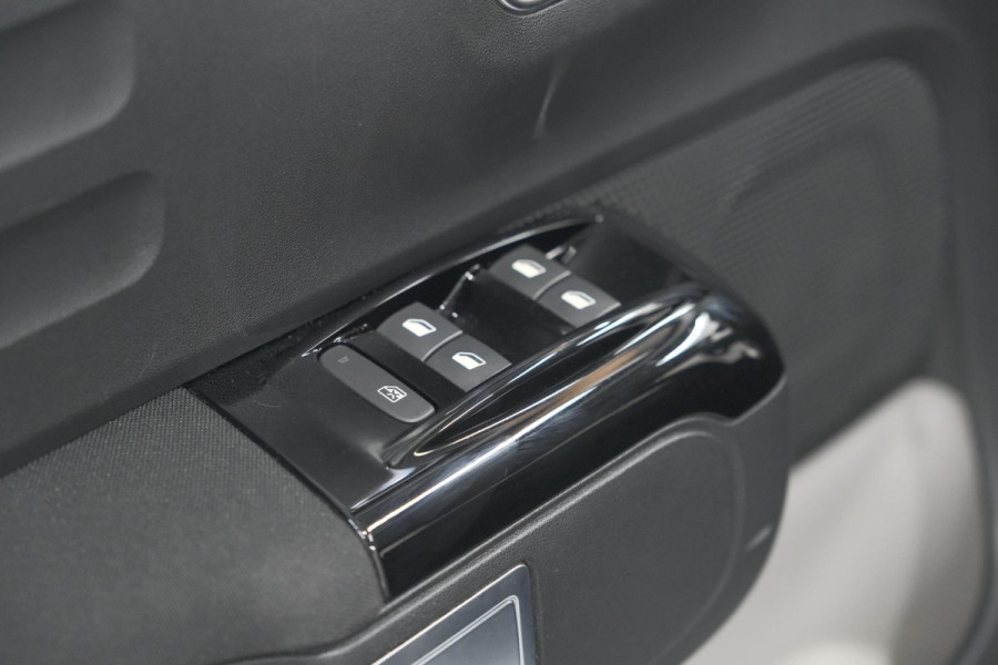 Citroën C3 PureTech 82 Feel Edition | Parkeersensoren | Apple Carplay | Stoelverwarming | 16 Inch Lichtmetalen Velgen