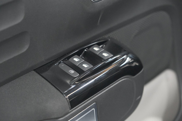 Citroën C3 PureTech 82 Feel Edition | Parkeersensoren | Apple Carplay | Stoelverwarming | 16 Inch Lichtmetalen Velgen