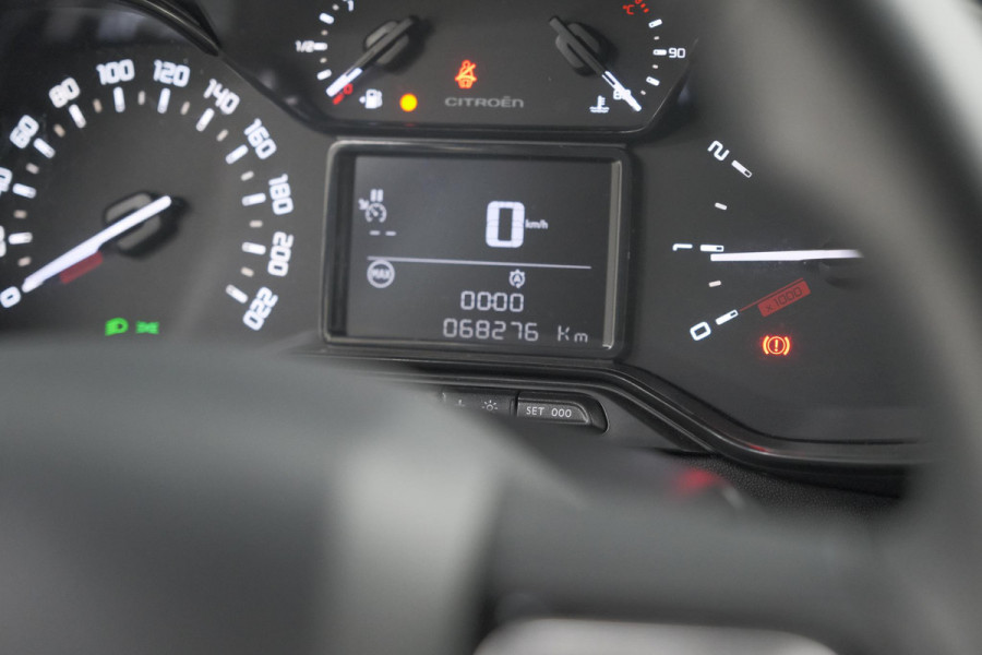 Citroën C3 PureTech 82 Feel Edition | Parkeersensoren | Apple Carplay | Stoelverwarming | 16 Inch Lichtmetalen Velgen