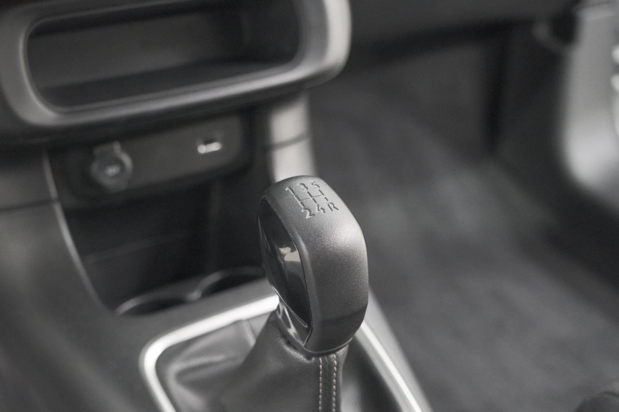 Citroën C3 PureTech 82 Feel Edition | Parkeersensoren | Apple Carplay | Stoelverwarming | 16 Inch Lichtmetalen Velgen