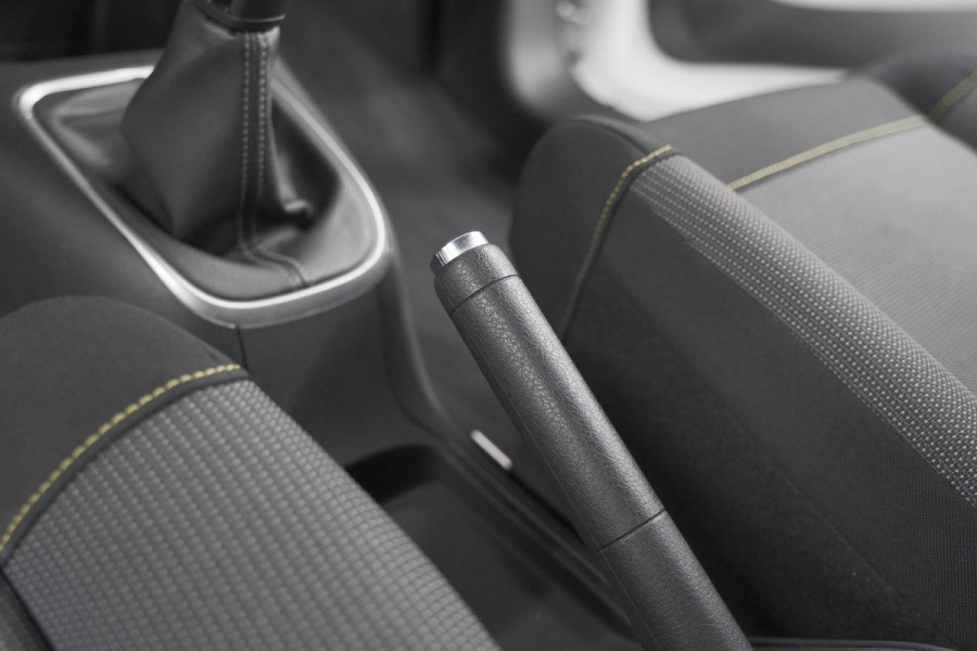 Citroën C3 PureTech 82 Feel Edition | Parkeersensoren | Apple Carplay | Stoelverwarming | 16 Inch Lichtmetalen Velgen