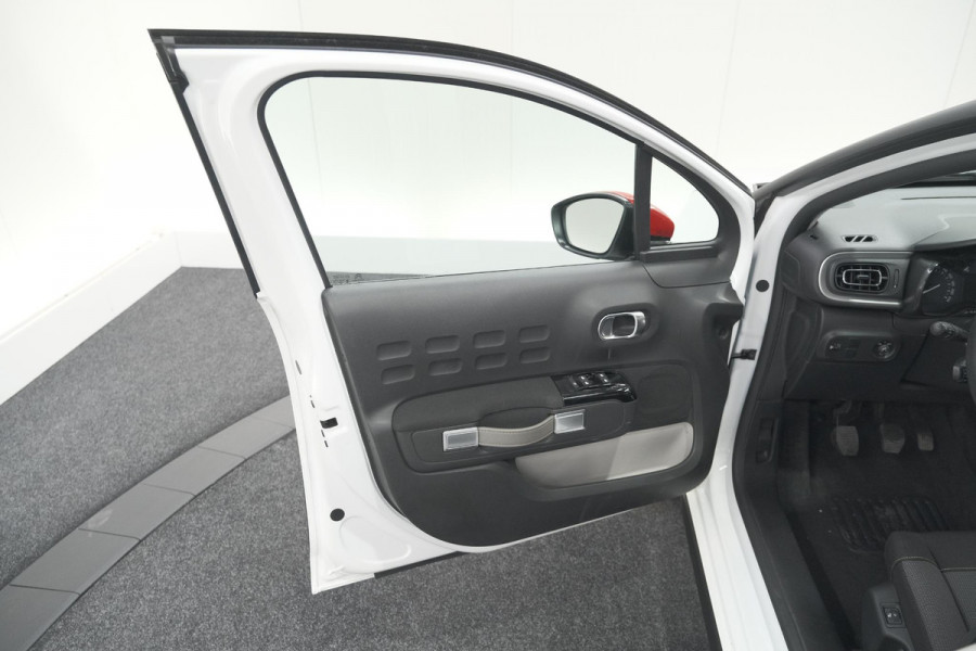 Citroën C3 PureTech 82 Feel Edition | Parkeersensoren | Apple Carplay | Stoelverwarming | 16 Inch Lichtmetalen Velgen