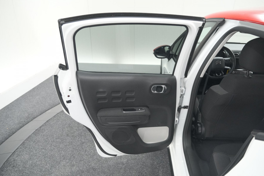 Citroën C3 PureTech 82 Feel Edition | Parkeersensoren | Apple Carplay | Stoelverwarming | 16 Inch Lichtmetalen Velgen