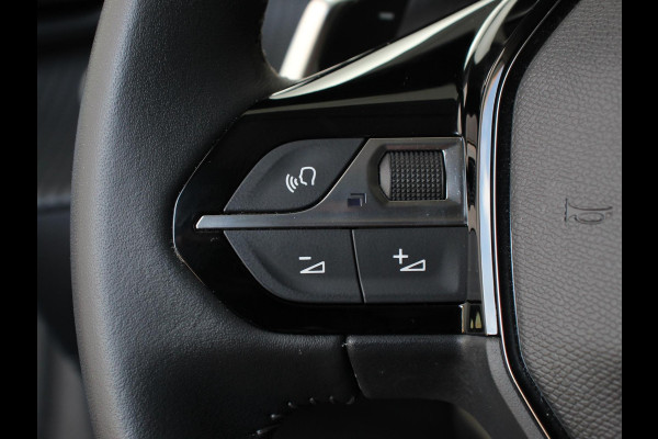 Peugeot 208 1.2 PureTech Allure Pack Climate control Adaptive cruise control LED Achteruitrijcamera Parkeersensor achter Verwarmde voorstoelen Apple Carplay/ Android Auto