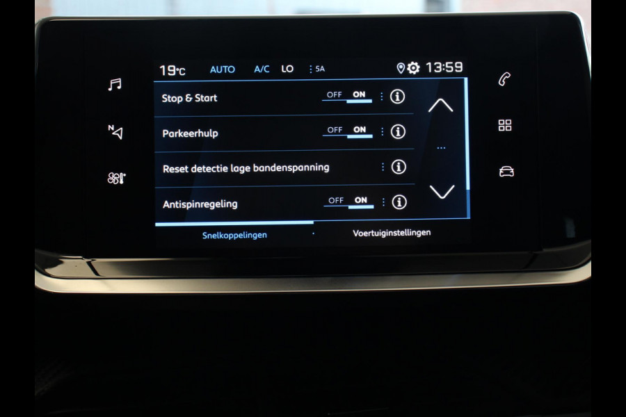 Peugeot 208 1.2 PureTech Allure Pack Climate control Adaptive cruise control LED Achteruitrijcamera Parkeersensor achter Verwarmde voorstoelen Apple Carplay/ Android Auto