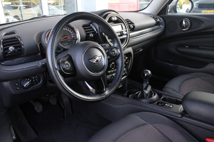 MINI Clubman 1.5 102PK ONE PEPPER BUSINESS | STOEL VERWARMING | CRUISE CONTROL | BLUETOOTH AUDIO | CLIMATE CONTROL | LICHTMETALEN VELGEN 17" JCW | PARKEERSENSOREN ACHTER |