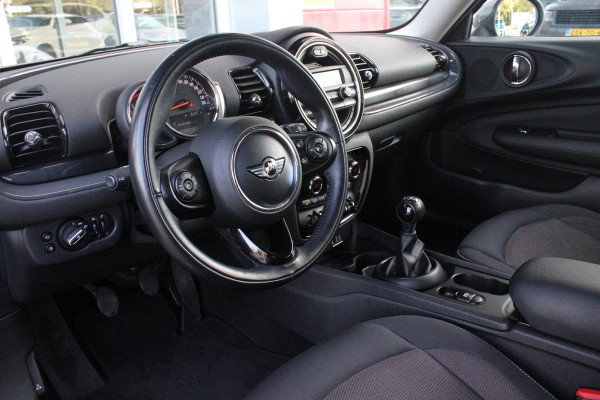 MINI Clubman 1.5 102PK ONE PEPPER BUSINESS | STOEL VERWARMING | CRUISE CONTROL | BLUETOOTH AUDIO | CLIMATE CONTROL | LICHTMETALEN VELGEN 17" JCW | PARKEERSENSOREN ACHTER |