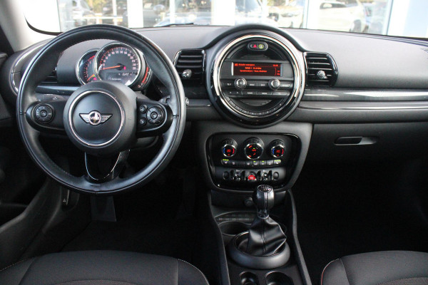MINI Clubman 1.5 102PK ONE PEPPER BUSINESS | STOEL VERWARMING | CRUISE CONTROL | BLUETOOTH AUDIO | CLIMATE CONTROL | LICHTMETALEN VELGEN 17" JCW | PARKEERSENSOREN ACHTER |