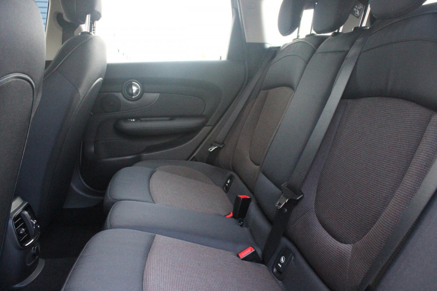 MINI Clubman 1.5 102PK ONE PEPPER BUSINESS | STOEL VERWARMING | CRUISE CONTROL | BLUETOOTH AUDIO | CLIMATE CONTROL | LICHTMETALEN VELGEN 17" JCW | PARKEERSENSOREN ACHTER |