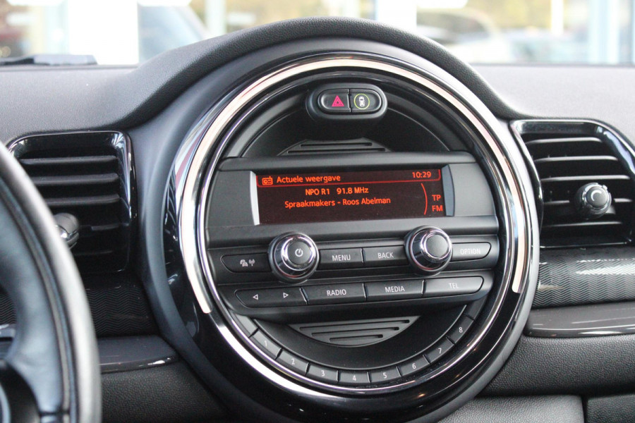 MINI Clubman 1.5 102PK ONE PEPPER BUSINESS | STOEL VERWARMING | CRUISE CONTROL | BLUETOOTH AUDIO | CLIMATE CONTROL | LICHTMETALEN VELGEN 17" JCW | PARKEERSENSOREN ACHTER |
