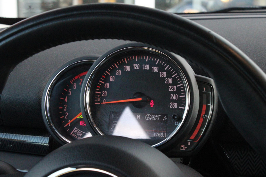 MINI Clubman 1.5 102PK ONE PEPPER BUSINESS | STOEL VERWARMING | CRUISE CONTROL | BLUETOOTH AUDIO | CLIMATE CONTROL | LICHTMETALEN VELGEN 17" JCW | PARKEERSENSOREN ACHTER |