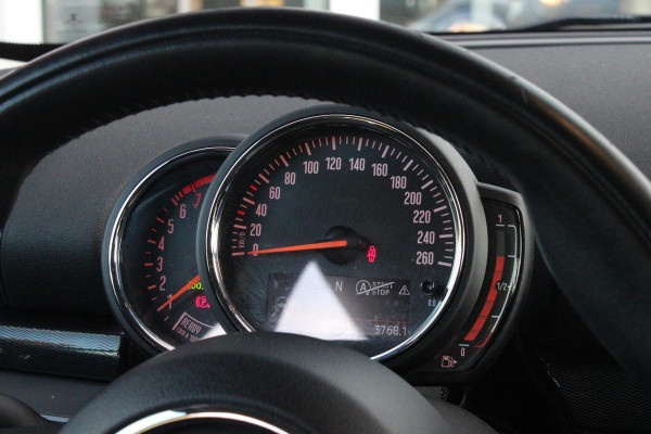 MINI Clubman 1.5 102PK ONE PEPPER BUSINESS | STOEL VERWARMING | CRUISE CONTROL | BLUETOOTH AUDIO | CLIMATE CONTROL | LICHTMETALEN VELGEN 17" JCW | PARKEERSENSOREN ACHTER |