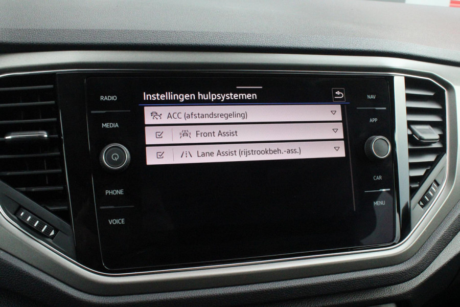 Volkswagen T-Roc 1.0 TSI 110PK STYLE BUSINESS | STOEL VERWARMING | CLIMATE CONTROL | ALL SEASON BANDEN | APPLE CARPLAY/ANDROID AUTO | ADAPTIVE CRUISE CONTROL | LICHTMETALEN VELGEN | DAB+ RADIO | PARKEERSENSOREN VOOR EN ACHTER |