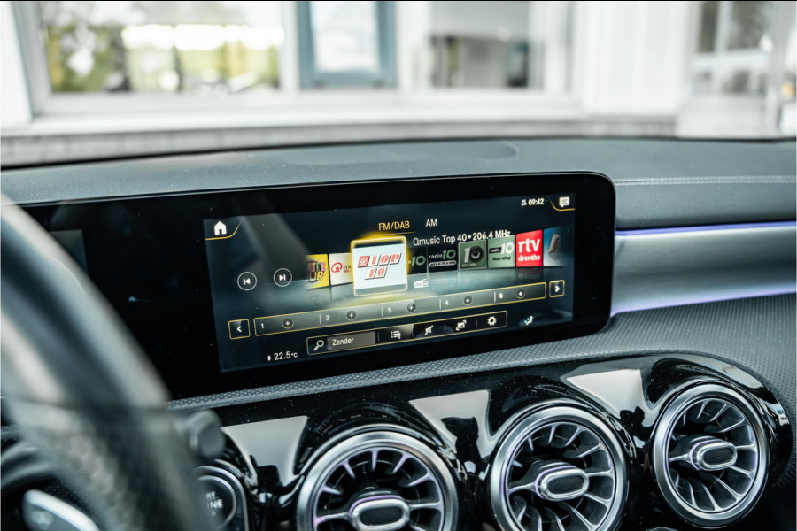 Mercedes-Benz CLA-Klasse Shooting Brake 250e AMG LINE / PANO / TRHK / ACC / APPLE CAR / 18" LMV