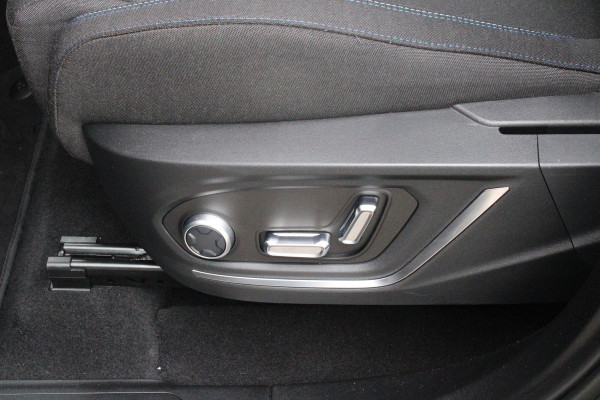 Lynk & Co 01 1.5 261PK PHEV | PANORAMA SCHUIF / KANTELDAK | INFINTY AUDIO | DODEHOEK DETECTIE | NAVIGATIE | DASHBOARD CAMERA | ELEKTRISCHE STOELVERSTELLING MET GEHEUGEN FUNCTIE | DAB+ RADIO | DRAADLOZE APPLE CARPLAY/ANDROID AUTO | DRAADLOZE TELEFOONLADER | ELEKTRISCH BEDIENBARE ACHTERKLEP | STOEL VERWARMING | 360° CAMERA | DODEHOEK DETECTIE | ZWARTE HEMEL BEKLEDING | KEYLESS ENTRY/START | 20" LICHTMETALEN VELGEN |