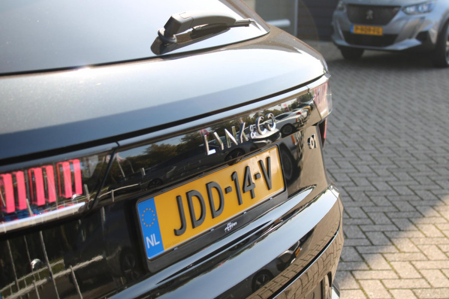 Lynk & Co 01 1.5 261PK PHEV | PANORAMA SCHUIF / KANTELDAK | INFINTY AUDIO | DODEHOEK DETECTIE | NAVIGATIE | DASHBOARD CAMERA | ELEKTRISCHE STOELVERSTELLING MET GEHEUGEN FUNCTIE | DAB+ RADIO | DRAADLOZE APPLE CARPLAY/ANDROID AUTO | DRAADLOZE TELEFOONLADER | ELEKTRISCH BEDIENBARE ACHTERKLEP | STOEL VERWARMING | 360° CAMERA | DODEHOEK DETECTIE | ZWARTE HEMEL BEKLEDING | KEYLESS ENTRY/START | 20" LICHTMETALEN VELGEN |
