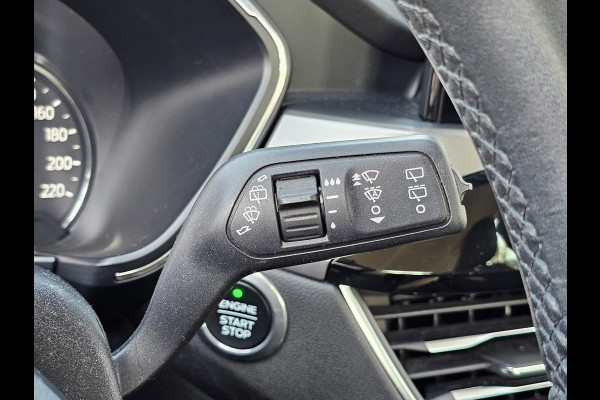 Ford Kuga 2.5 PHEV Titanium 225 pk | Trekhaak | Camera | Winterpack | Keyless entry | PDC v+a | Zéér netjes