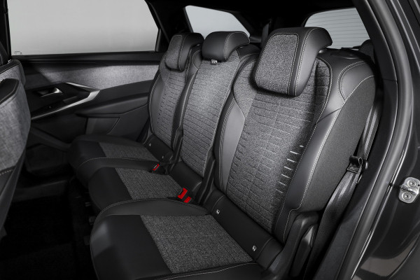 Peugeot 5008 1.2 Hybrid 145 Allure 7p. | Dig. Cockpit | Cruise | Stoelverw. | PDC | Camera | App. Connect | ECC | LM 19" | 8192