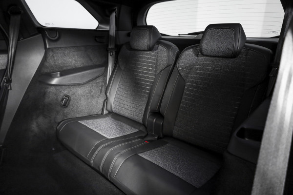 Peugeot 5008 1.2 Hybrid 145 Allure 7p. | Dig. Cockpit | Cruise | Stoelverw. | PDC | Camera | App. Connect | ECC | LM 19" | 8192