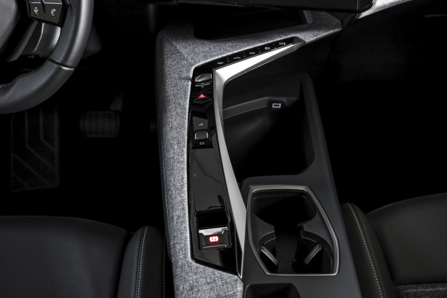 Peugeot 5008 1.2 Hybrid 145 Allure 7p. | Dig. Cockpit | Cruise | Stoelverw. | PDC | Camera | App. Connect | ECC | LM 19" | 8192