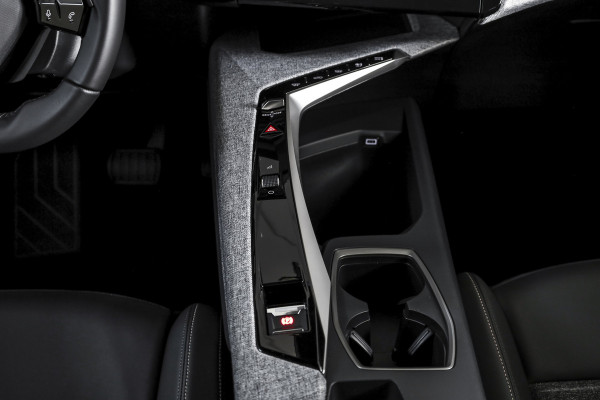 Peugeot 5008 1.2 Hybrid 145 Allure 7p. | Dig. Cockpit | Cruise | Stoelverw. | PDC | Camera | App. Connect | ECC | LM 19" | 8192