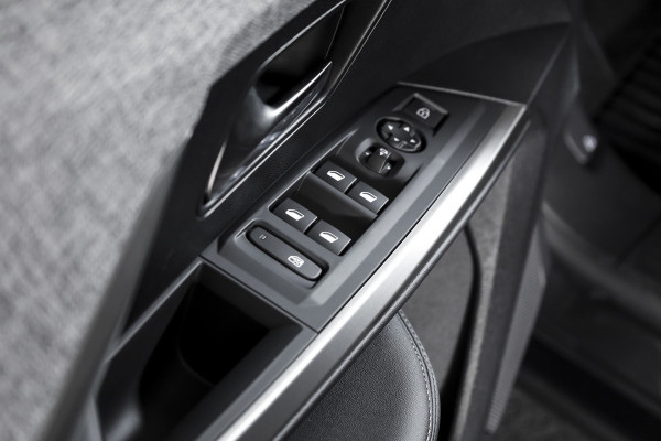 Peugeot 5008 1.2 Hybrid 145 Allure 7p. | Dig. Cockpit | Cruise | Stoelverw. | PDC | Camera | App. Connect | ECC | LM 19" | 8192