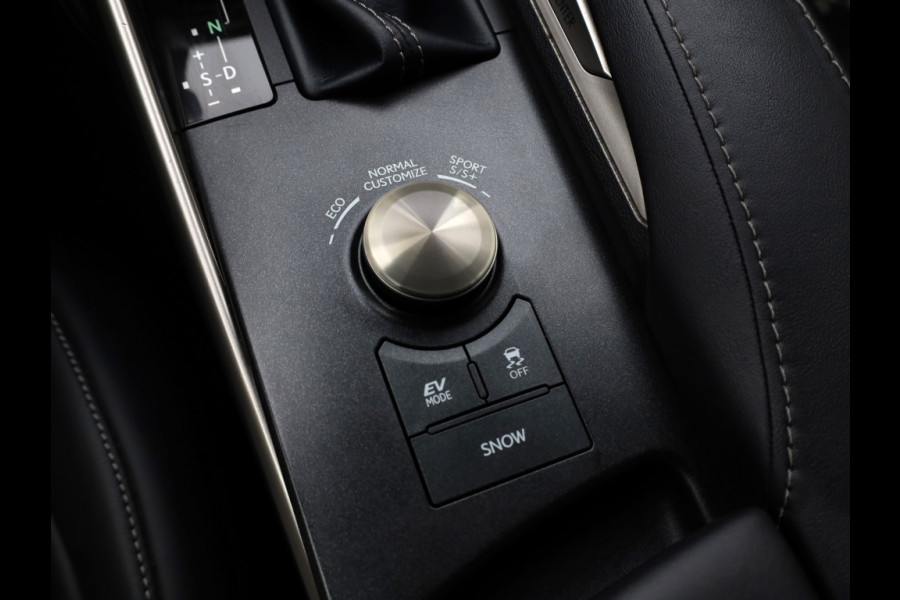 Lexus IS 300h Hybrid F-Sport Line | Premium Audio | Safety Pack | Trekhaa