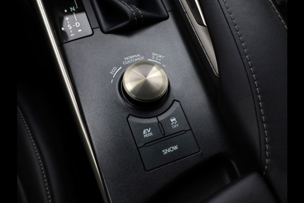 Lexus IS 300h Hybrid F-Sport Line | Premium Audio | Safety Pack | Trekhaa