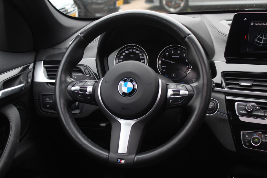 BMW X1 xDrive25e eDrive Ed. M Sport / Trekhaak / Panoramadak / Camera / Head-up / 19'' / Memory seats / Leder / Stuurverwarming / Navigatie / DAB / Stoelverwarming / Cruise Control