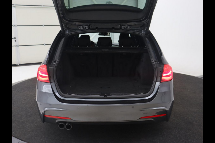 BMW 3 Serie Touring 320i Edition M Sport Shadow High Executive | Automaat | Camera | Navigatie | Stoelverwarming | Leder | Cruise control | LMV 19 inch | LED | Climate controle | LMV 19 inch