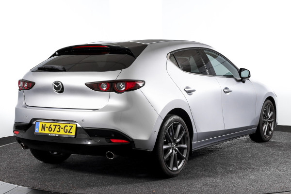 Mazda 3 2.0 e-SkyActiv-G M 122 Comfort met Bose | Bose Audio | Head-up Disp. | Adapt.Cruise | Stoel-+Stuurverw. | 360 Camera | NAV+App.Connect | Auto.Airco | LM 18" |