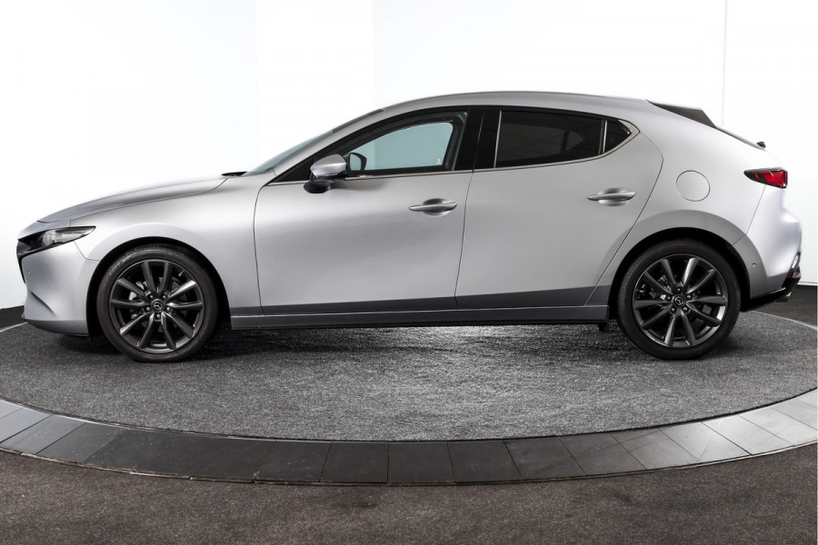 Mazda 3 2.0 e-SkyActiv-G M 122 Comfort met Bose | Bose Audio | Head-up Disp. | Adapt.Cruise | Stoel-+Stuurverw. | 360 Camera | NAV+App.Connect | Auto.Airco | LM 18" |