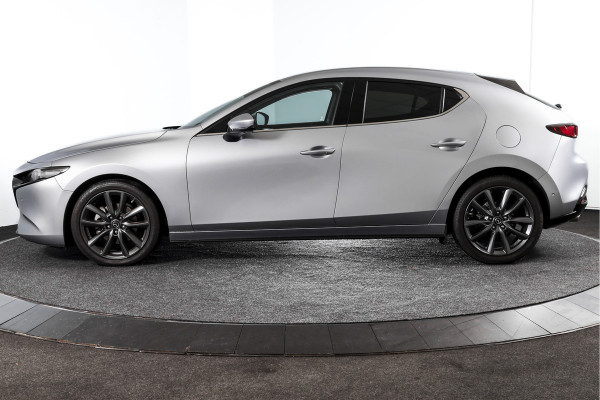 Mazda 3 2.0 e-SkyActiv-G M 122 Comfort met Bose | Bose Audio | Head-up Disp. | Adapt.Cruise | Stoel-+Stuurverw. | 360 Camera | NAV+App.Connect | Auto.Airco | LM 18" |