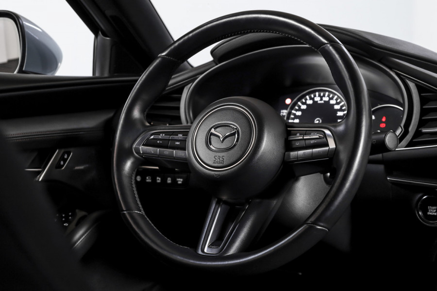 Mazda 3 2.0 e-SkyActiv-G M 122 Comfort met Bose | Bose Audio | Head-up Disp. | Adapt.Cruise | Stoel-+Stuurverw. | 360 Camera | NAV+App.Connect | Auto.Airco | LM 18" |
