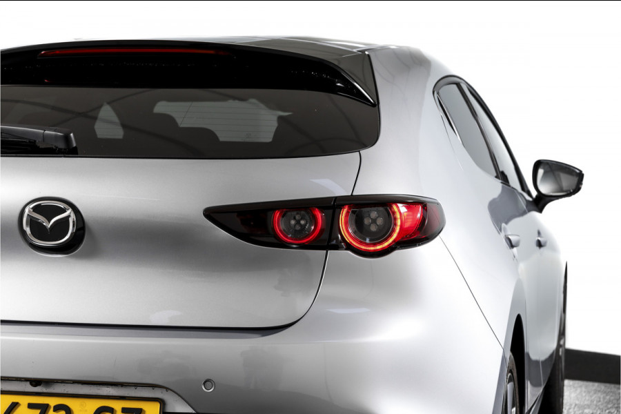 Mazda 3 2.0 e-SkyActiv-G M 122 Comfort met Bose | Bose Audio | Head-up Disp. | Adapt.Cruise | Stoel-+Stuurverw. | 360 Camera | NAV+App.Connect | Auto.Airco | LM 18" |