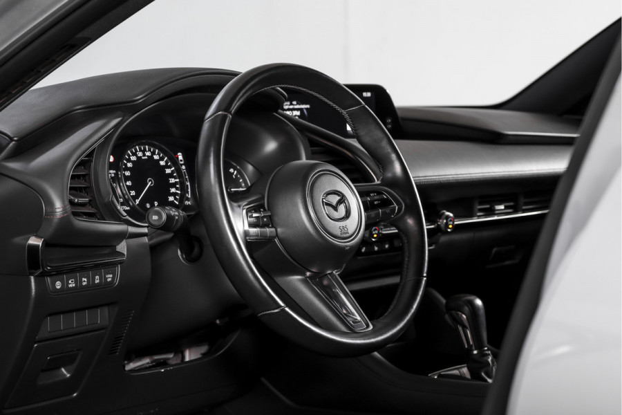 Mazda 3 2.0 e-SkyActiv-G M 122 Comfort met Bose | Bose Audio | Head-up Disp. | Adapt.Cruise | Stoel-+Stuurverw. | 360 Camera | NAV+App.Connect | Auto.Airco | LM 18" |