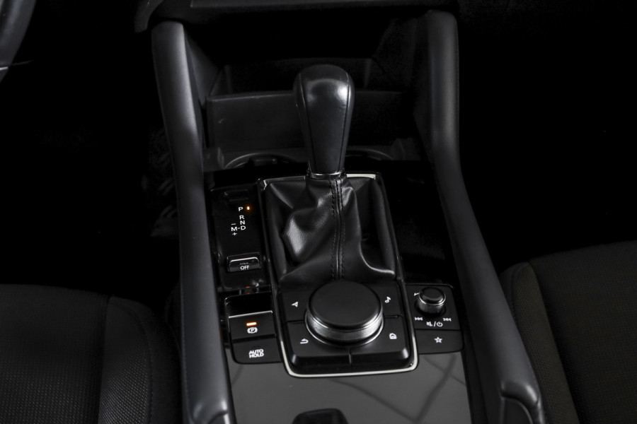 Mazda 3 2.0 e-SkyActiv-G M 122 Comfort met Bose | Bose Audio | Head-up Disp. | Adapt.Cruise | Stoel-+Stuurverw. | 360 Camera | NAV+App.Connect | Auto.Airco | LM 18" |