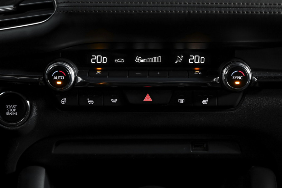 Mazda 3 2.0 e-SkyActiv-G M 122 Comfort met Bose | Bose Audio | Head-up Disp. | Adapt.Cruise | Stoel-+Stuurverw. | 360 Camera | NAV+App.Connect | Auto.Airco | LM 18" |